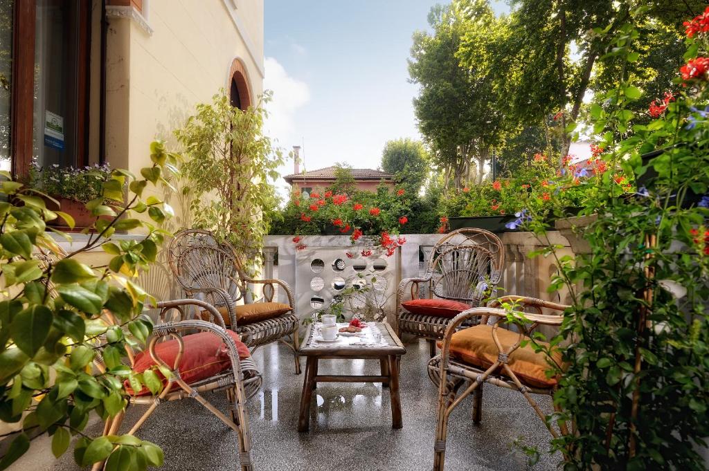 Casa Villa Gardenia — garden terrace
